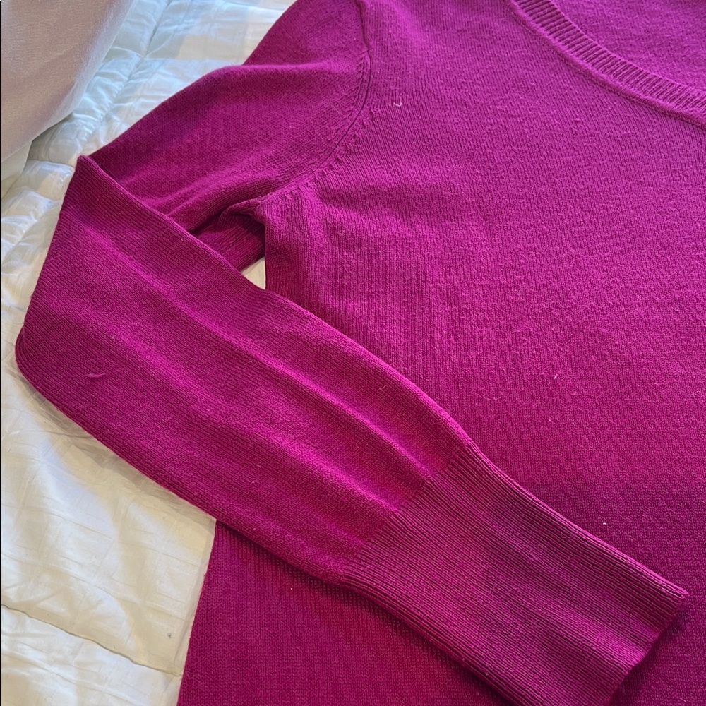 Women's V-Neck Sweater - Hot Pink/Magenta - Picture 3 of 4